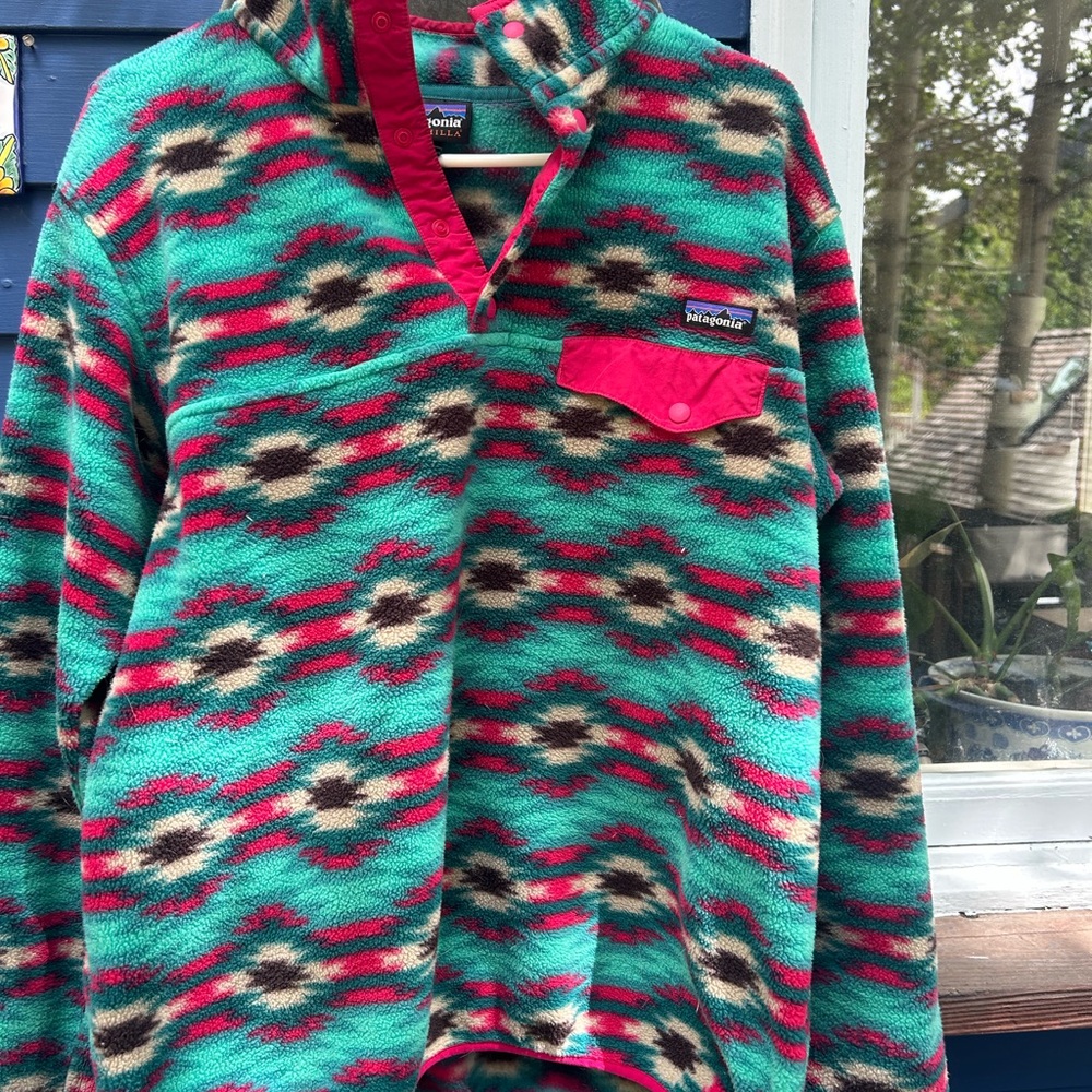 Patagonia Teal and Pink Fleece Pullover